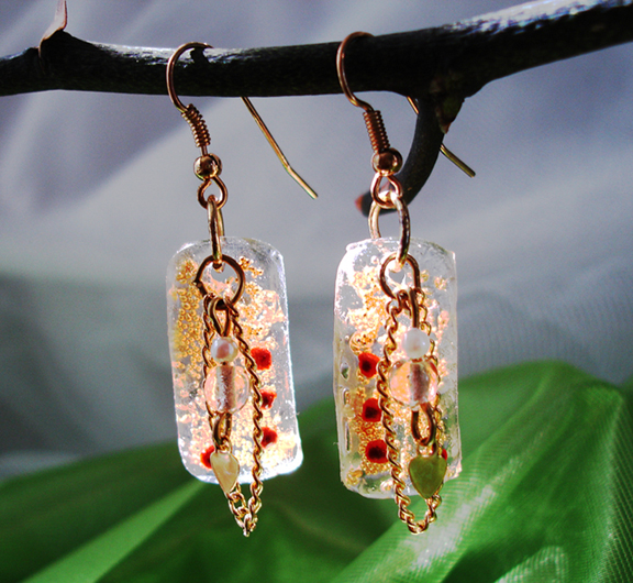 Gold chain and resin earrings