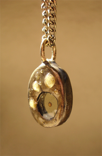 round pendant angled view no text